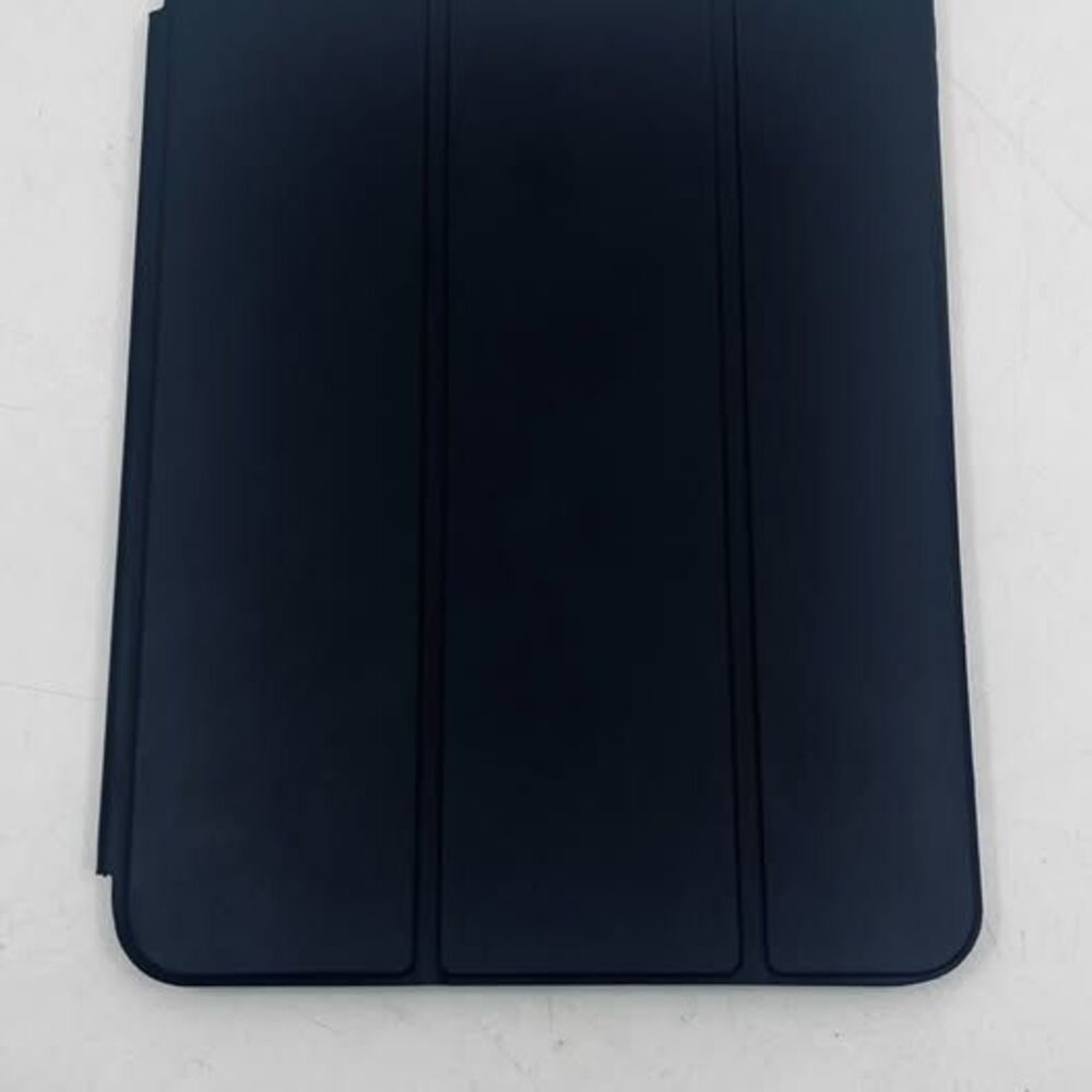 Apple 11-inch iPad A16 256GB WiFi Silver + Logitech Keyboard Case Bundle